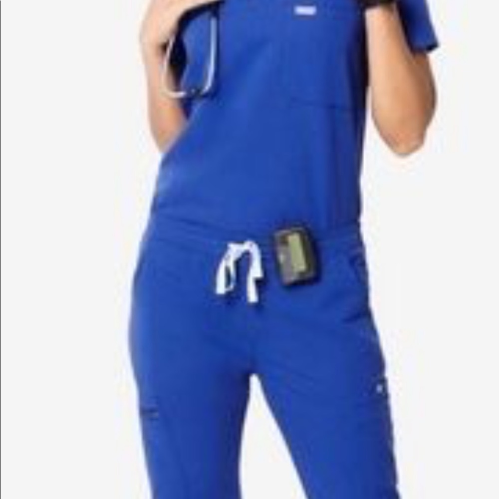 Figs winning blue scrub set